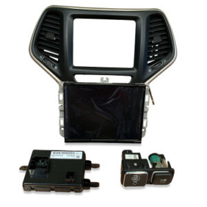 Infotainment 8.4" 4C NAV UAQ Radio with Apple Carplay and Android Auto for 2014-2021 Cherokee KL
